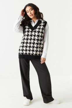 Stitches Ladies Knit Houndstooth Sweater Vest 8 Stitches Ladies Knit Houndstooth Sweater Vest