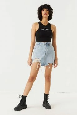 Stitches Ladies Refuge Jeans Refuge Raw Hem Distressed Light Wash Denim Skirt 5 Stitches Ladies Refuge Jeans Refuge Raw Hem Distressed Light Wash Denim Skirt