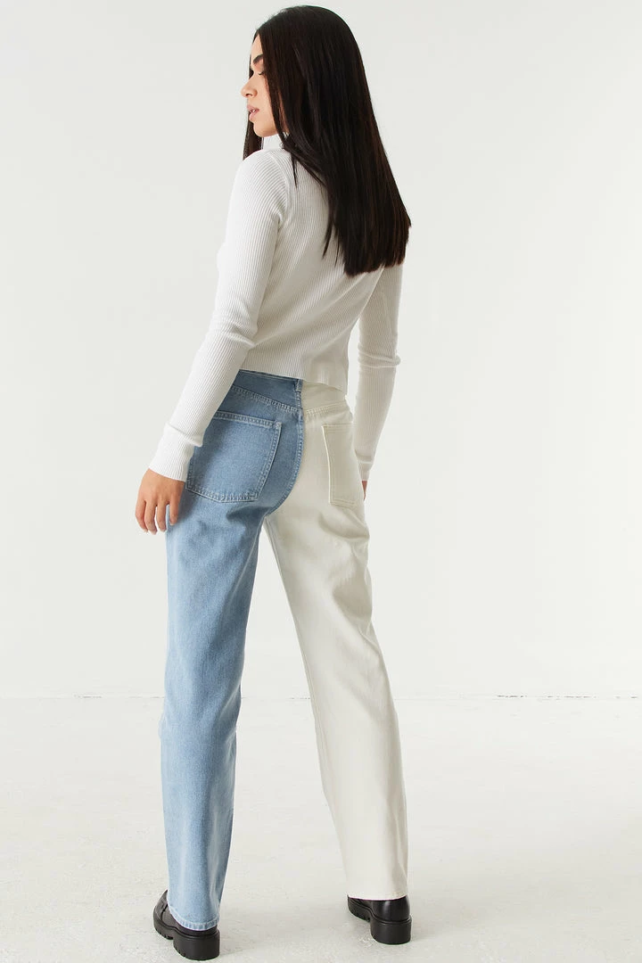 Stitches Ladies Refuge Jeans Refuge 90's Ultra High-Rise Two-Tone Mom Jean 6 Stitches Ladies Refuge Jeans Refuge 90's Ultra High-Rise Two-Tone Mom Jean