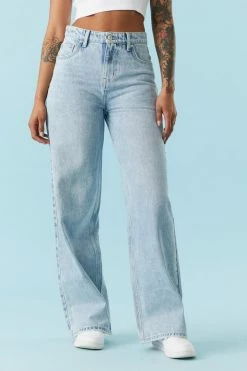 Stitches Ladies Refuge Jeans Refuge High-Rise Light Wash Loose Leg Jean