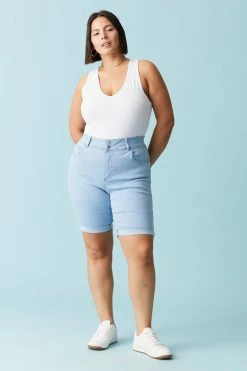 Stitches Ladies Plus Size Light Wash Double Button-Up Bermuda Denim Short Bottoms